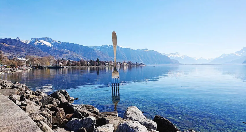 La Fourchette face à l'Alimentarium à Vevey